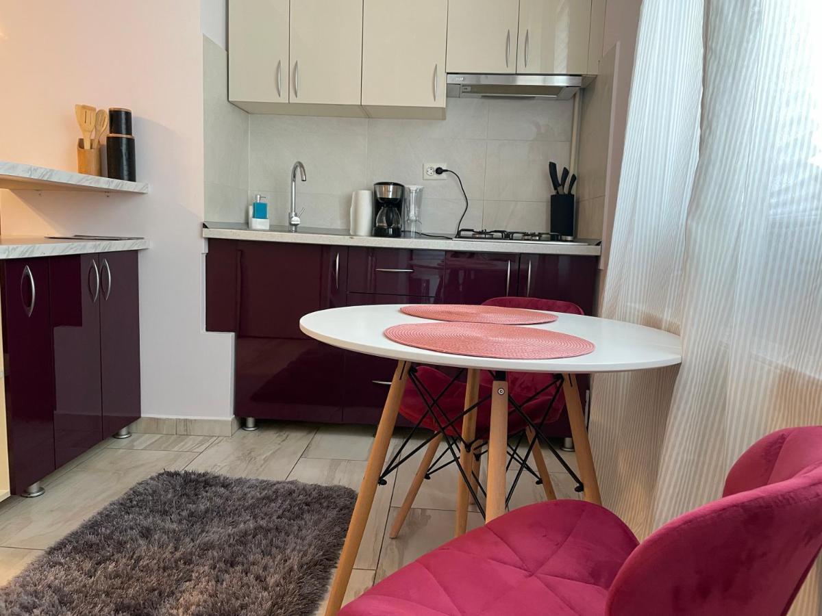 Le Lupin / Center Apartment Яш Екстериор снимка