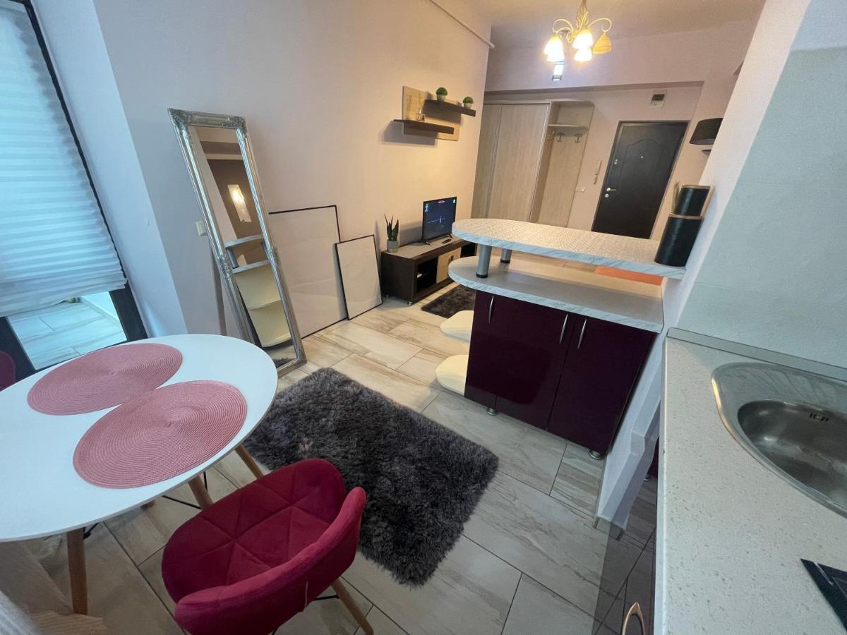 Le Lupin / Center Apartment Яш Екстериор снимка