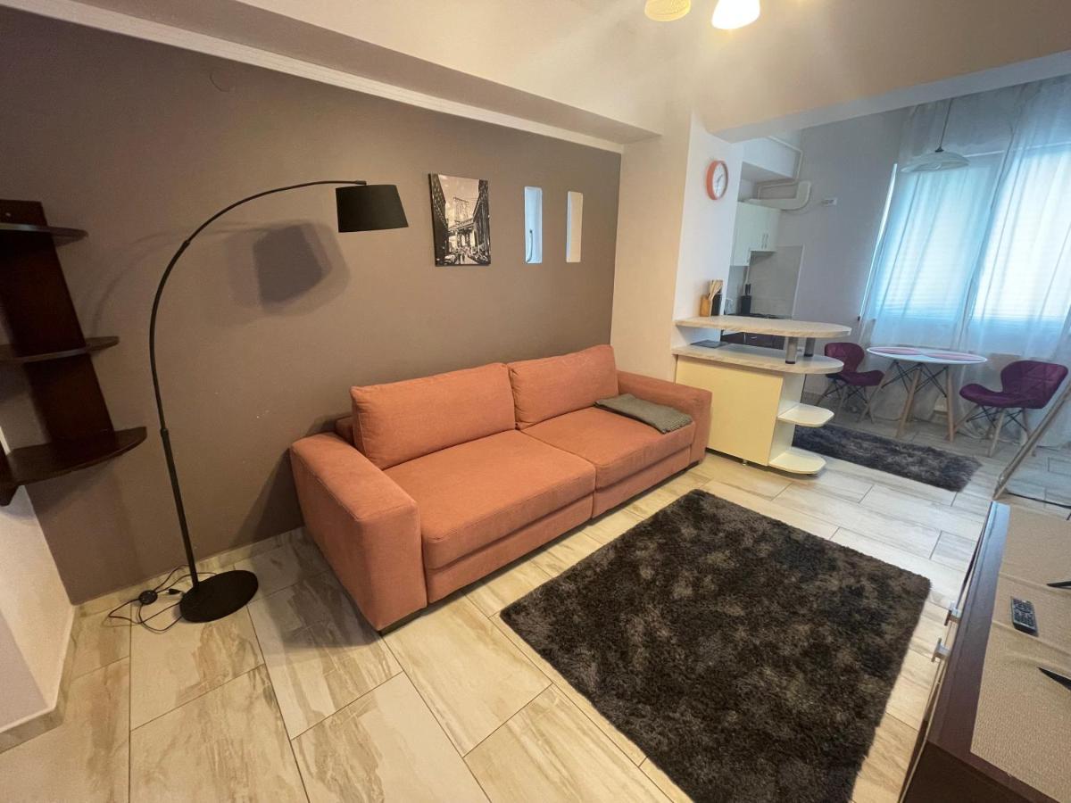 Le Lupin / Center Apartment Яш Екстериор снимка
