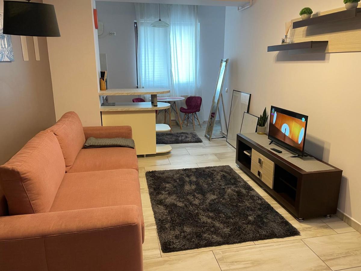 Le Lupin / Center Apartment Яш Екстериор снимка